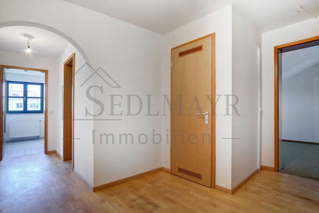 Immobilie in Inning am Ammersee - VERKAUF: Traumhafte Galeriewohnung in ruhiger Lage von Inning am Ammersee! - Bild 2