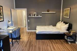 Lebendig wohnen in der Maxvorstadt: 2,5-Zimmer-Wohnung mit Balkon – Görresstraße 36, 80798 Josephsplatz, München – Vorschaubild 1