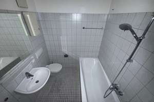 Zentral. Hell. Bezugsfertig mit Einbauküche – 2 Zimmer mit Balkon im Herzen der Stadt – Düsseldorfer Str. 8, 38440 Laagberg, Wolfsburg – Vorschaubild 4