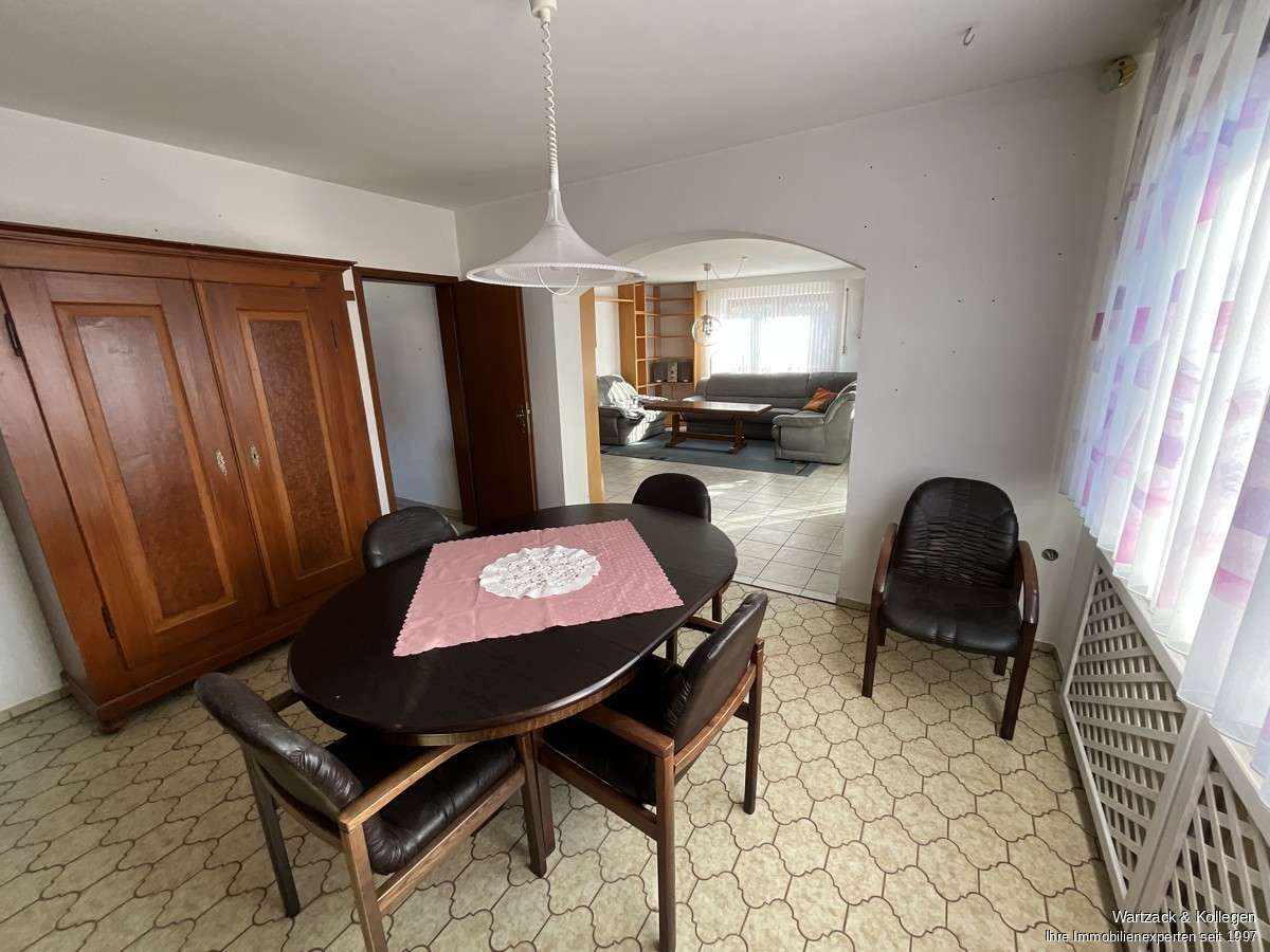 Immobilie in Postbauer-Heng - Familienschatz!
Ein- bis Zweifamilienhaus 
in Postbauer-Heng (Kemnath) - Bild 0