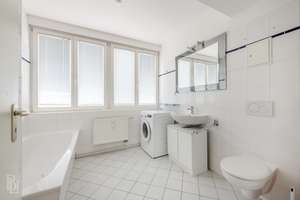 Sonnige Dachgeschosswohnung mit großem Südbalkon – 3 Zimmer in Berlin-Johannisthal – Die vollständige Adresse der Immobilie erhältst du vom Anbieter., 12487 Johannisthal, Berlin – Vorschaubild 7