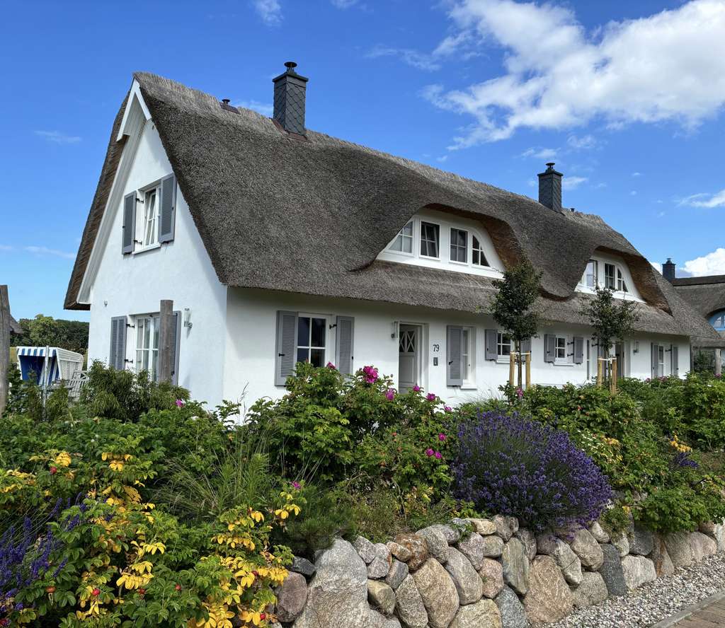 Immobilie in Zierow - Reetdach-Ferienhaus, nur 800 Meter von der Ostsee - Bild 0
