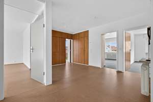 Sanierungsbedürftige 4 Zimmer-Wohnung mit drei Balkonen und viel Raum zur individuellen Gestaltung – Die vollständige Adresse der Immobilie erhältst du vom Anbieter., 76229 Grötzingen, Karlsruhe – Vorschaubild 6