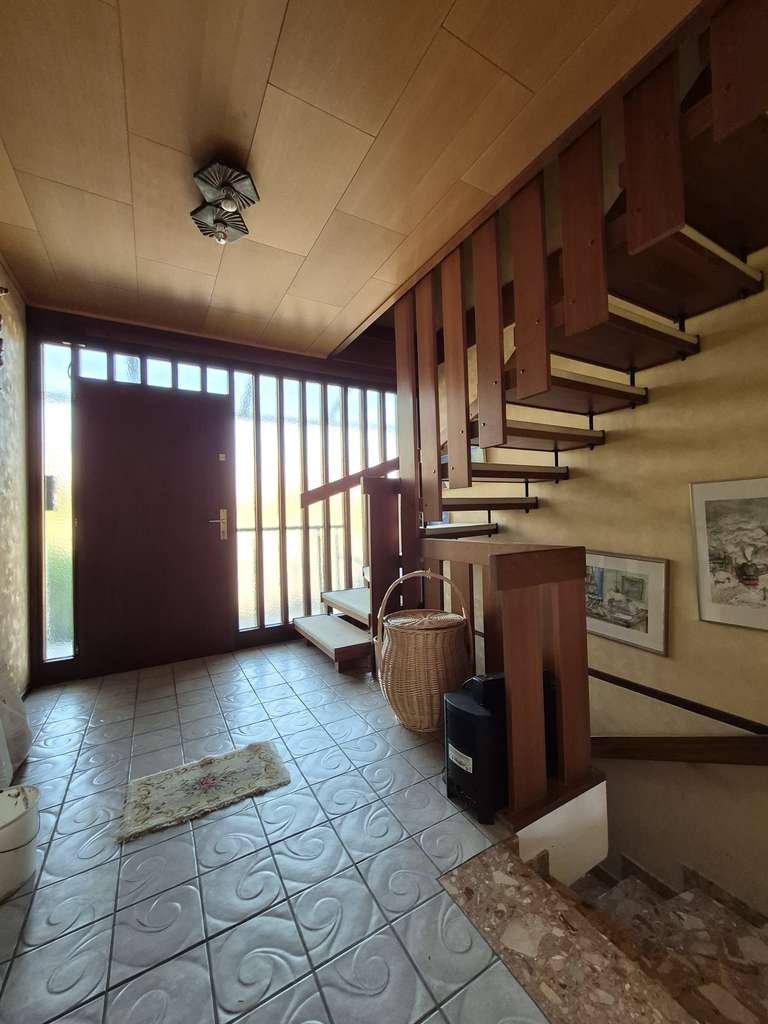 Immobilie in Hardegsen - * Hardegsen * gepflegtes Zweifamilienhaus mit Einliegerwohnung * Wfl. ca. 276 m² * GS ca. 975 m² * - Bild 3