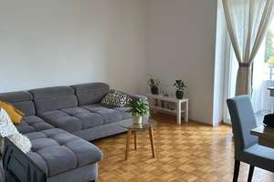 **Helle, gepflegte 2 Zimmerwohnung in zentraler Lage mit Balkon**