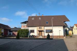 Jetzt KfW-Förderung sichern – Zweifamilienhaus mit viel Perspektive! – Die vollständige Adresse der Immobilie erhältst du vom Anbieter., 76437 Rastatt – Vorschaubild 2