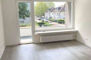 Erstbezug nach Sanierung: 4 Zimmer-Wohnung mit sep. Küche und Balkon.