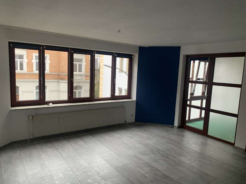 Wohnzimmer mit Loggiaausgang