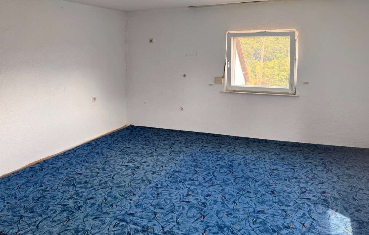 Immobilie in Egloffstein - +++RENOVIERUNGSBEDÜRFTIGES EINFAMILIENHAUS IN SCHÖNER AUSSICHTSLAGE IN EGLOFFSTEIN+++ - Bild 1