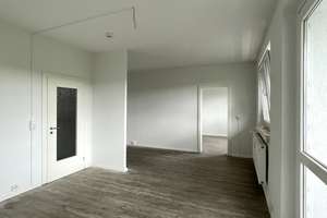 Schöne 4-Zimmer-Wohnung in Jena-Lobeda ab August verfügbar! – Richard-Zimmermann-Str. 1, 7747 Neulobeda, Jena – Vorschaubild 3