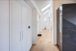 Möbliert: Moderne Dachgeschosswohnung Nähe Stiglmaierplatz – 80335 Augustenstraße, München – Vorschaubild 10
