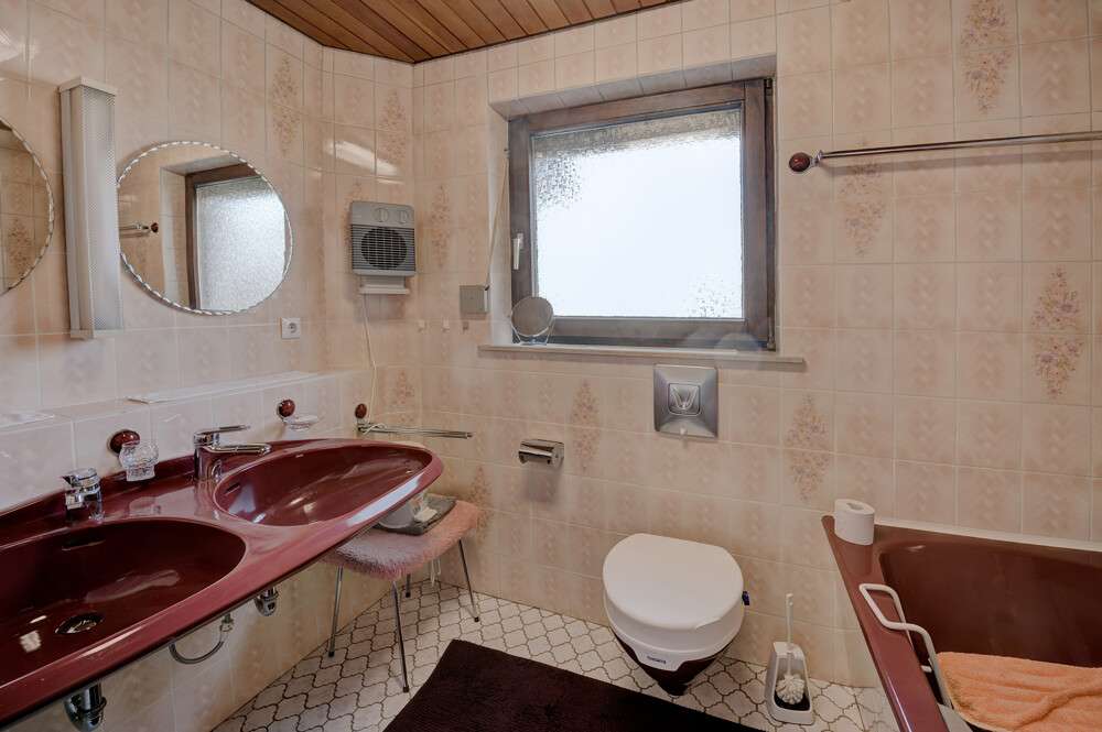 Immobilie in Herbertingen - Wohnen in Herbertingen: Gepflegtes Haus mit großem Garten und Garage! - Bild 2