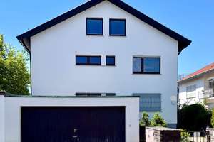 Zum Glück für die Familie – Ihr neues Zuhause  großes 2-Familienhaus mit Doppelgarage  Im Geiger – Die vollständige Adresse der Immobilie erhältst du vom Anbieter., 70374 Im Geiger, Stuttgart – Vorschaubild 2
