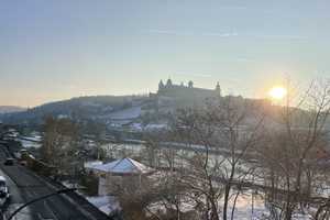Traumhafte 2-Zimmer-Wohnung in erster Main-Reihe mit Festungsblick in zentraler Lage  – Karmelitenstraße 45, 97070 Würzburg – Vorschaubild 1