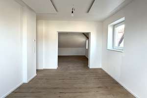 Erstbezug nach Sanierung: Helle DG-Wohnung mit Einbauküche – 74348 Lauffen am Neckar – Vorschaubild 2