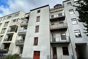 Großzügige 2-Zimmer mit Balkon, EBK, Wannenbad und Laminat in zentraler Lage! SP mgl.