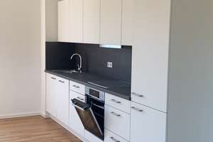 Leben am Wasser in extravaganter Lage 4-Zimmer-Wohnung – Julienne-Trouet-Platz 6, 30453 Limmer, Hannover – Vorschaubild 2