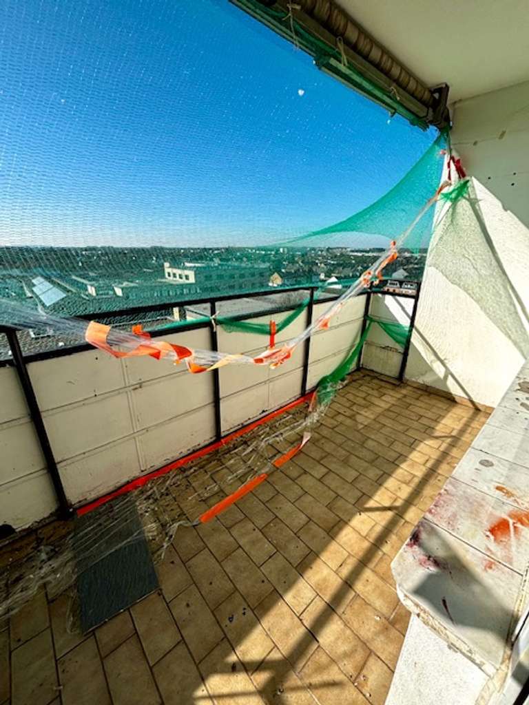 Immobilie in Monheim am Rhein - Sanierungsbedürftige, großzügige 3-Raum-Wohnung in ruhiger Lage von Monheim mit TOP-Fernblick - Bild 4