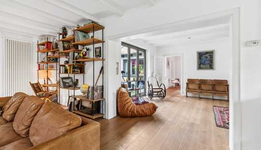 Bild von Einfamilienhaus mit 165 m² Wohnfläche plus 140 m² gedämmtem Dachgeschoss als Bonus