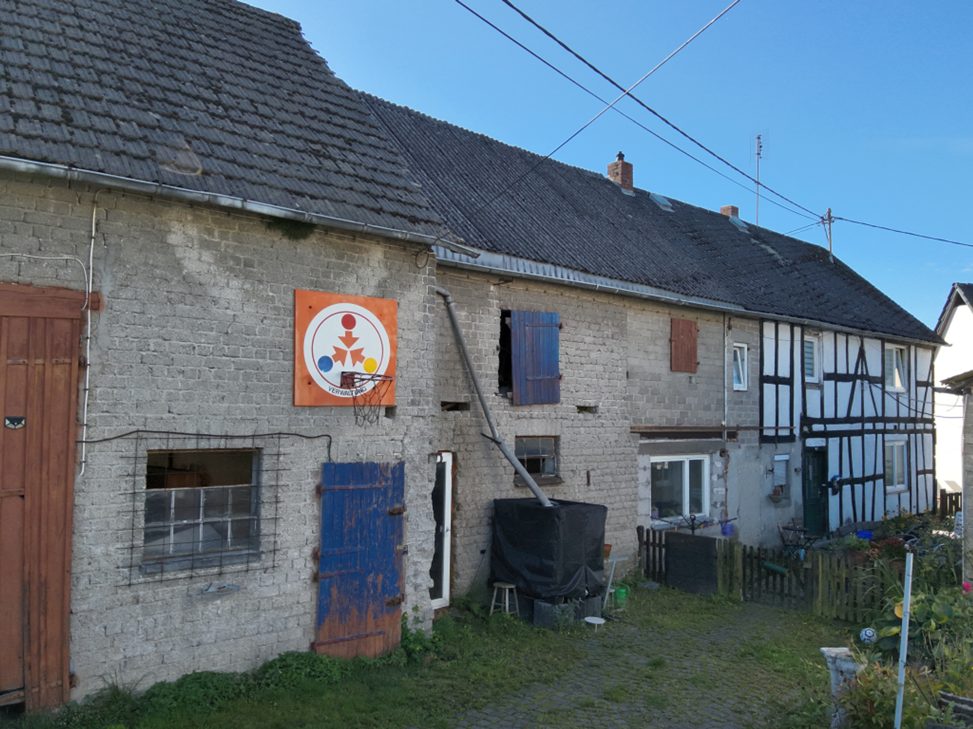 Einfamilienhaus mit landwirtschaftlichen Nebengebäuden und zusätzlichem Apartement, Neuwied Kreis – Bild 2
