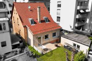 Historisches Stadthaus mit zwei Wohnebenen, Garage und Entwicklungspotenzial in Stuttgart-Heslach – Die vollständige Adresse der Immobilie erhältst du vom Anbieter., 70199 Südheim, Stuttgart – Vorschaubild 2
