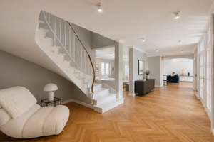 Haus-im-Haus-Wohnung mit Dachterrasse, Kamin und Doppelgarage am Lerchesberg – 60598 Sachsenhausen-Süd, Frankfurt am Main – Vorschaubild 2