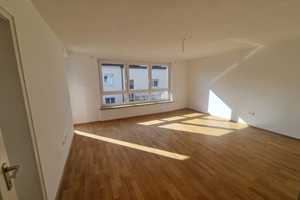 Exklusive 3 Zimmerwohnung mit Einbauküche, Erstbezug nach Kernsanierung – Augsburg – Vorschaubild 1