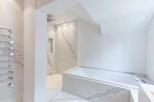Architekten-
Penthouse 
mit Aufzug & 
Galerie – Die vollständige Adresse der Immobilie erhältst du vom Anbieter., 22391 Wellingsbüttel, Hamburg – Vorschaubild 15