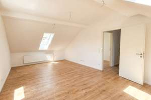 Erstbezug: Lichtdurchflutete neu erbaute Dachgeschosswohnung über dem Norden Ingolstadts
