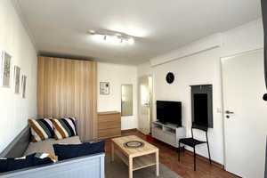 Komplett sanierte und neu möblierte Wohnung in Charlottenburg, mit TIEFGARAGE!!! – Berlin – Vorschaubild 1