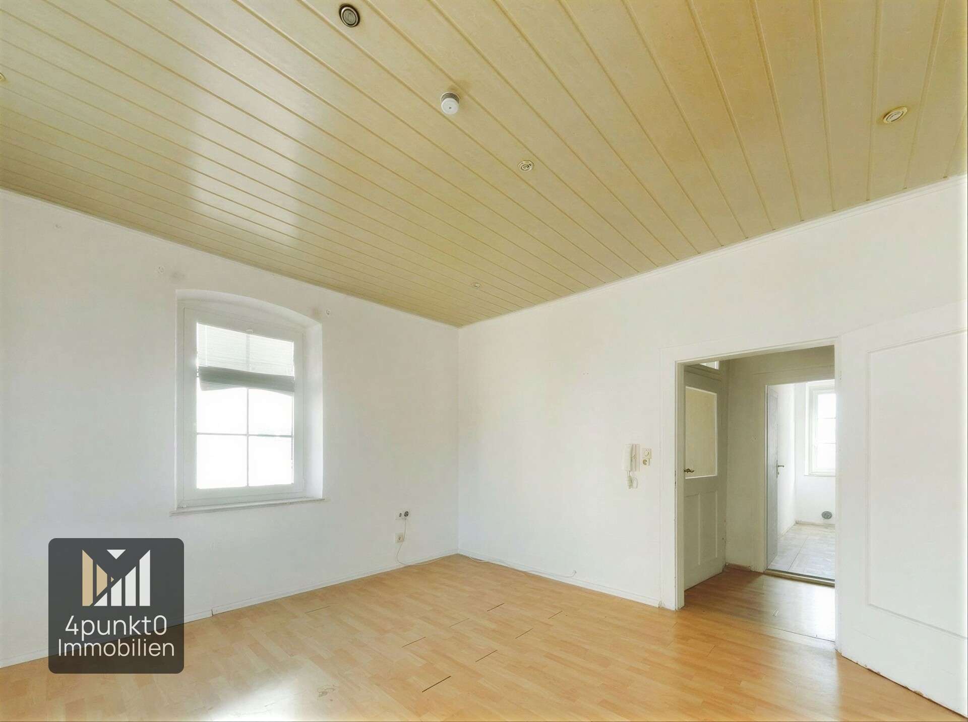 Immobilie in Treuchtlingen - Projektchance: MFH mit 4 Wohnungen, 295 m², Innenhof und 4 Garagen - Bild 0