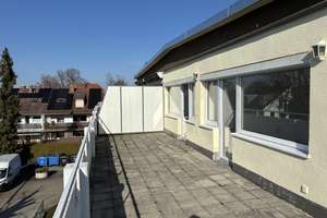 FREI! 2-Zimmer Dachterrassentraum in Trudering inkl. 30 QM großem Hobbyraum + extra Keller – Stieglitzweg 8, 81827 Waldtrudering, München – Vorschaubild 4