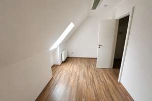 Großzügige 4-Zimmer-Dachgeschosswohnung mit 109,65 m² und Einbauküche in Kiel-Hassee – Die vollständige Adresse der Immobilie erhältst du vom Anbieter., 24113 Hassee, Kiel – Vorschaubild 15