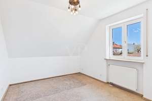 TOP-WOHNLAGE!!! Herrliche Maisonette-Wohnung mit Balkon und Gartenanteil in IN-Gerolfing – Die vollständige Adresse der Immobilie erhältst du vom Anbieter., 85049 West, Ingolstadt – Vorschaubild 8