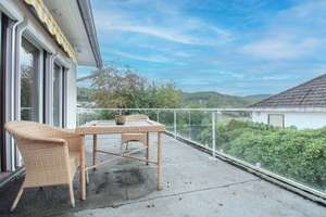Großzügiges EFH mit Einliegerwohnung in Eppstein - ideal für Familien und Mehrgenerationenwohnen – Die vollständige Adresse der Immobilie erhältst du vom Anbieter., 65817 Eppstein – Vorschaubild 1