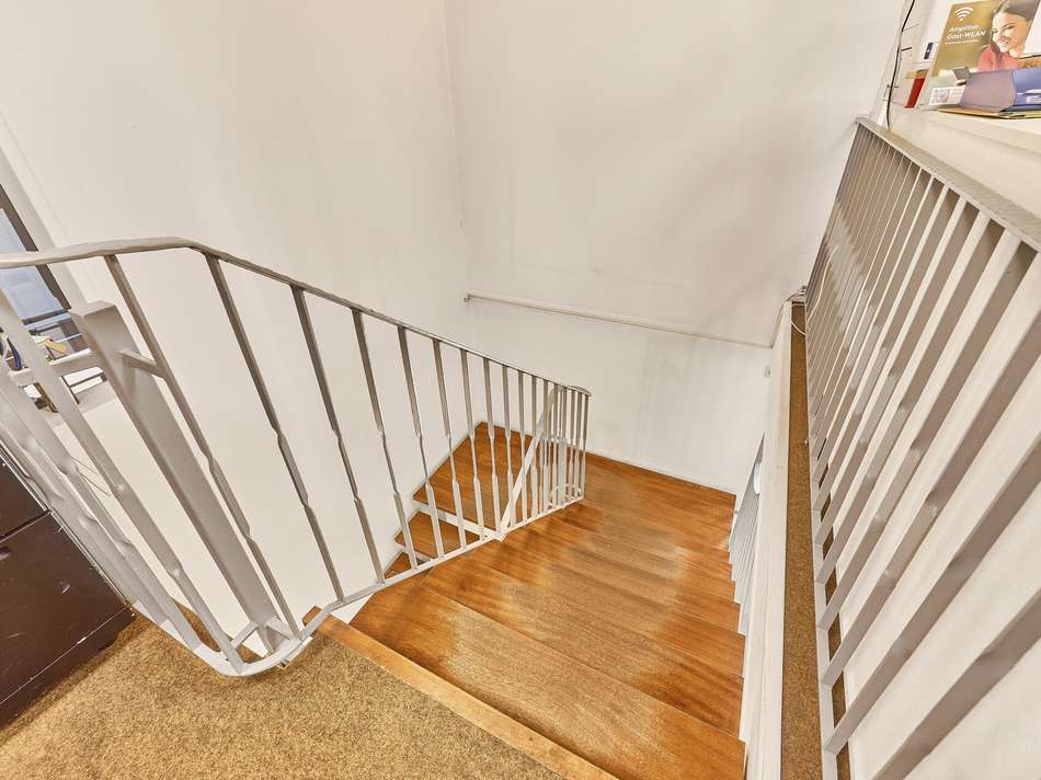 18 Treppenaufstieg Gewerbefläc