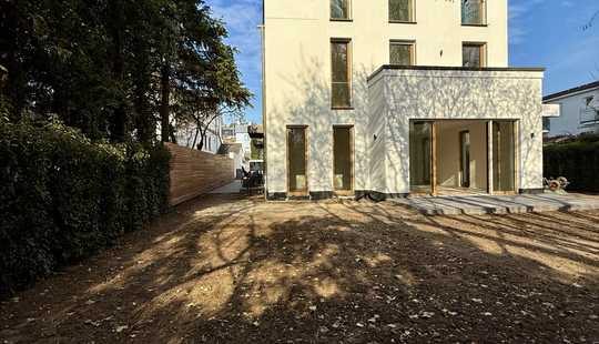 Bild von Modernes Townhouse mit großem Garten und altem Baumbestand, Frankfurt - Bergen-Enkheim