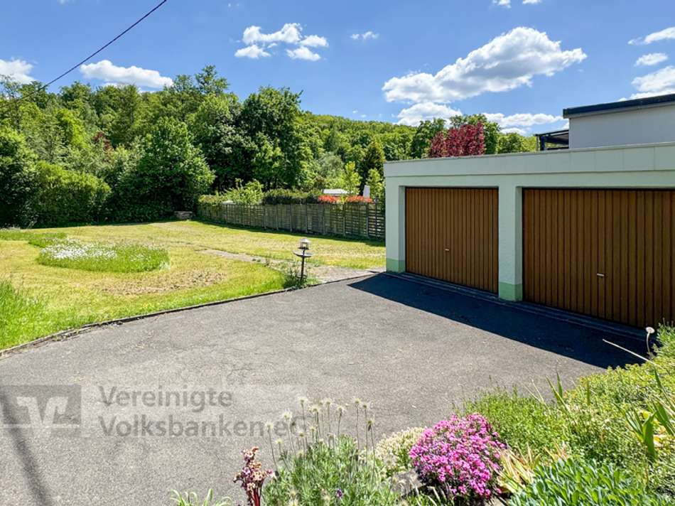 Zufahrt-Garagen