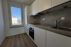Stilvoll wohnen mit Weitblick: Großzügige Etagenwohnung mit Loggia und moderner Einbauküche – Von-Hünefeld-Straße 24, 89231 Neu-Ulm – Vorschaubild 5