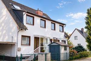 Familienfreundliche Doppelhaushälfte mit Garten in Berlin-Lichterfelde