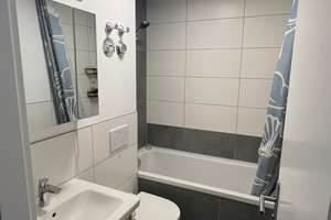 Helles Möbliertes 1-Zimmer-Apartment mit Süd-Loggia & Parkplatz – Regina-Ullmann-Straße 20, 81927 Johanneskirchen, München – Vorschaubild 4