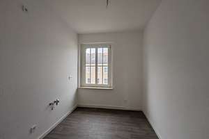 Drei Zimmer mit großem Balkon...! – Mittelfeldstraße 58, 6862 Roßlau, Dessau-Roßlau – Vorschaubild 2