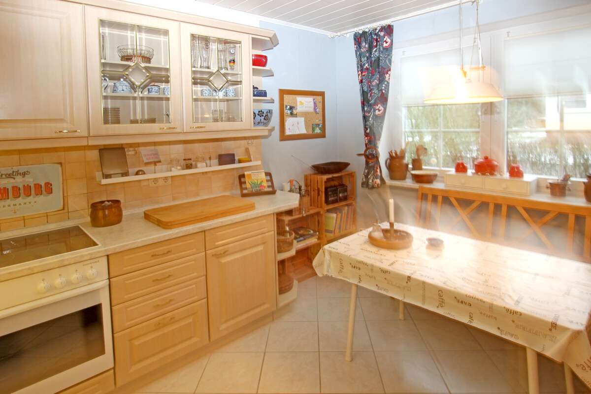 Immobilie in Kalkhorst - Familienwohnsitz oder Ferienhaus ?
Schönes Wohnhaus mit 5 Zimmern, Kamin, Sauna und Doppelgarage in - Bild 0