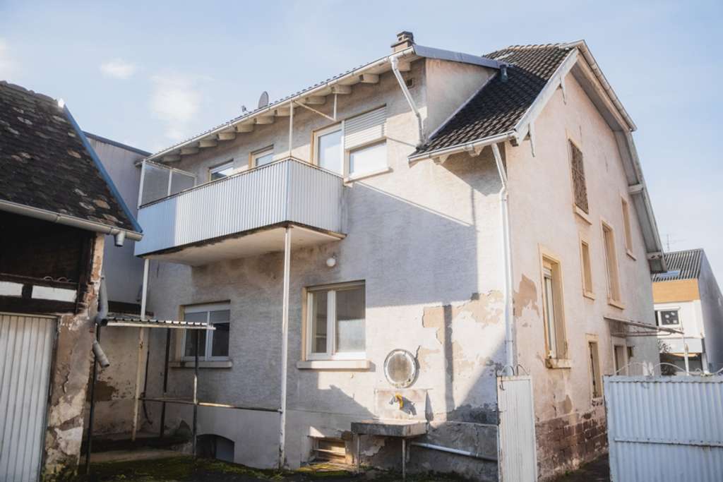 Immobilie in Bad Schönborn - Historische Villa mit Charakter – seltenes Liebhaberobjekt mit außergewöhnlichem Potenzial - Bild 1