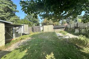 Ruhig gelegenes Grundstück mit sanierungsbedürftigen EFH