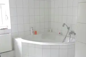 Zentral gelegene Stadtwohnung im EG mit Innenhofterrasse – Annenstr. 29, 44137 Dortmund – Vorschaubild 3
