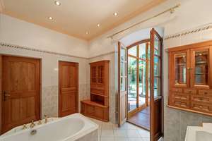 Prachtvolle Rarität und einmalige Schönheit! Villa im Toskana-Stil mit parkähnlicher Gartenanlage – Die vollständige Adresse der Immobilie erhältst du vom Anbieter., 84518 Garching an der Alz – Vorschaubild 19