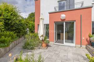 Modernes EFH (einseitig angebaut) mit gehobener Ausstattung, Nolte-EBK, FBH, Terrasse, Balkon etc.