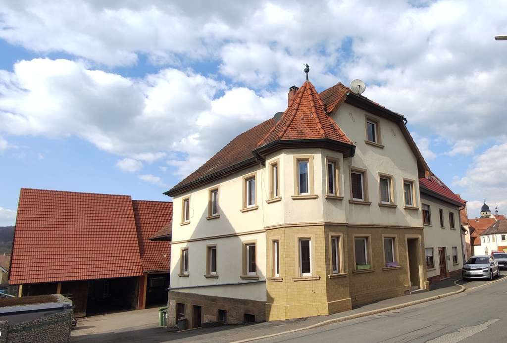 Immobilie in Weismain - Zweifamilienhaus in Weismain 8 Zimmer  185 m² Wohnfläche  Grundfläche 463 qm - Bild 0