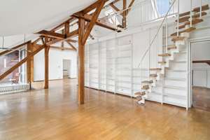 Weitläufige Dachgeschosswohnung mit Galerie, Dachterrasse und viel Potenzial – Die vollständige Adresse der Immobilie erhältst du vom Anbieter., 10557 Moabit, Berlin – Vorschaubild 2